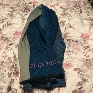 Louis Vuitton Scarf/Shawl